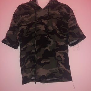 camo shirt sleeve crop top